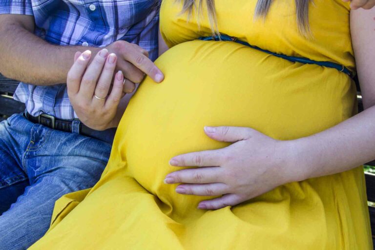 A photo of a husband and a pregnant wife. Pitocin malpractice and lawsuits. The law office of Nicholas Parr specializes in birth injury lawsuits in Baltimore, Maryland.